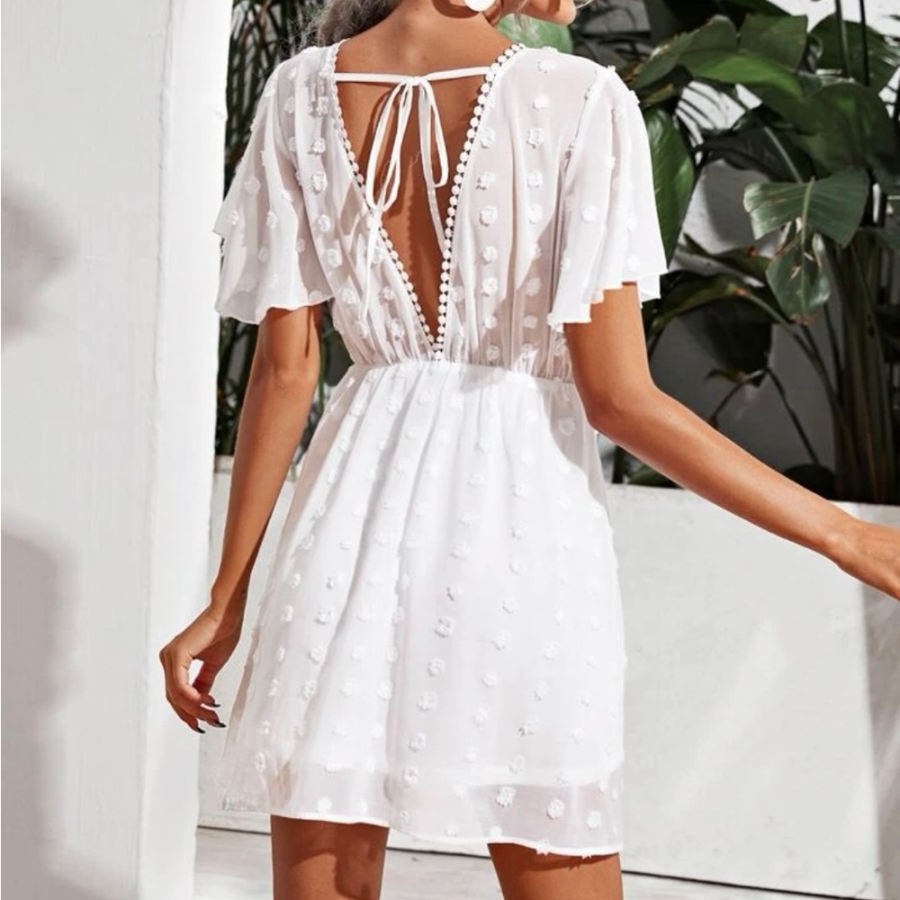 🤍NWOT White Tulip Sleeve Dress (S)